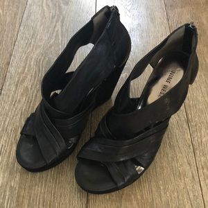 Nine West Quicken Peep Toe Black Leather Wedge Women's Size 6